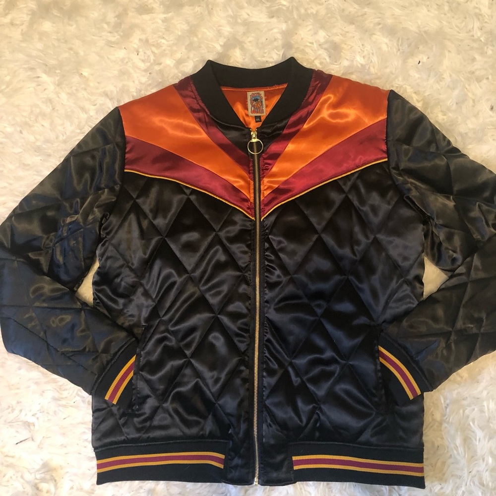 Blck Quilted 70s inspired satin jacket w/ sunburst